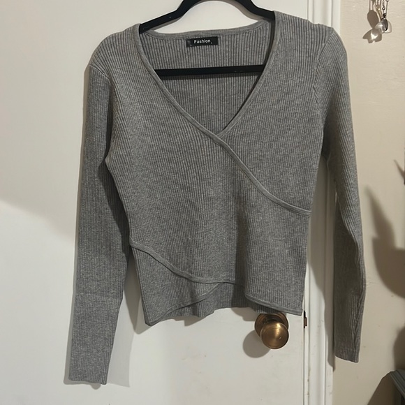 Grey cross over long sleeve - Picture 3 of 3